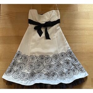 Tahari Arthur S Levine Dress Size 4 Cream & Black Strapless Cocktail